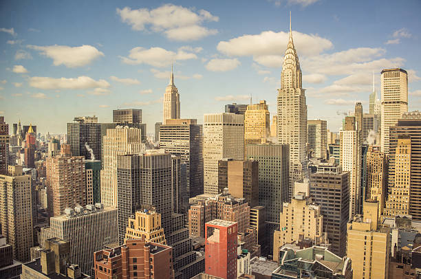 vue aérienne de new york city - manhattan skyline new york state skyscraper photos et images de collection