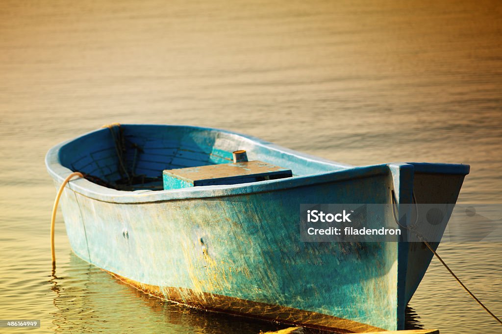 Lonely Boat - Foto de stock de Agua libre de derechos