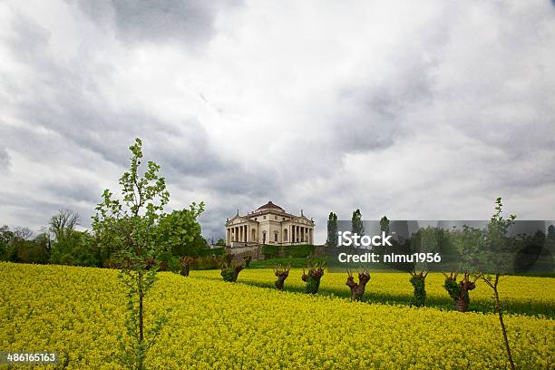 Willa La Rotonda Sorrounded Przez Rzepaku Żółte Kwiaty Vicenzawłochy - Fotografias de stock e mais imagens de Vicenza