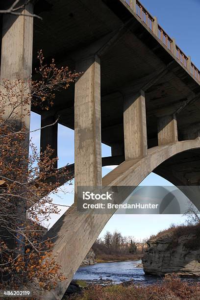 Passar Sobre Os Investimentos - Fotografias de stock e mais imagens de Alberta - Alberta, Ao Ar Livre, Arco - Caraterística arquitetural