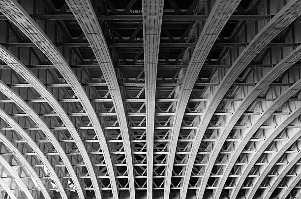 steel linien unter einer brücke in london - city of westminster fotos stock-fotos und bilder