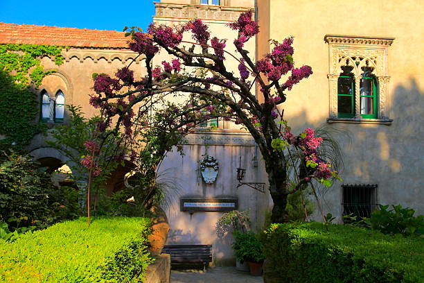 italiano villa quintal jardim ao pôr do sol, itália - villa italian culture facade ornamental garden imagens e fotografias de stock