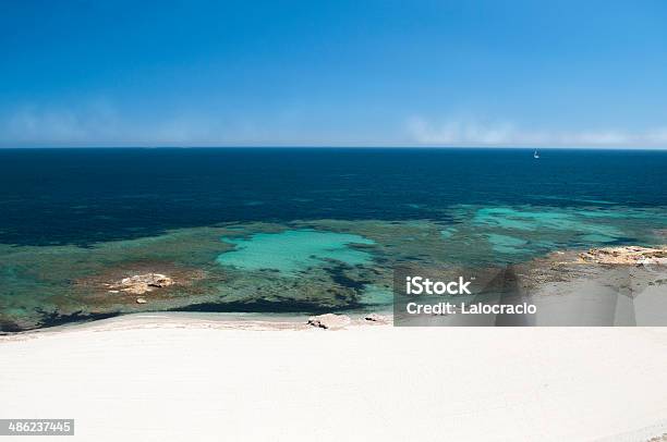 Playa Foto de stock y más banco de imágenes de Aire libre - Aire libre, Arrecife - Fenómeno natural, Azul