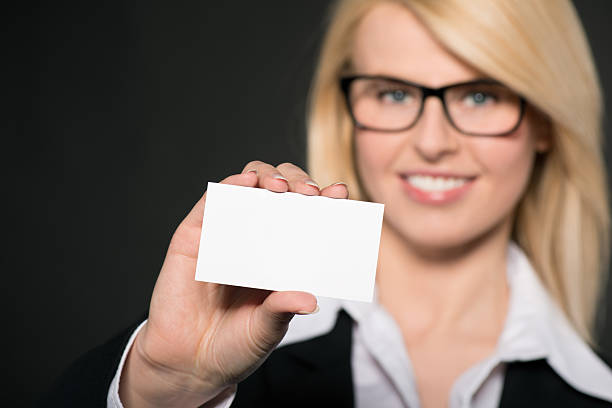 businesswomen segurando um cartão de negócios - glasses holding business card imagens e fotografias de stock