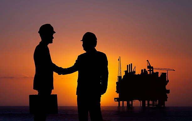 negócio de petróleo e de gás - oil rig construction platform oil industry sea imagens e fotografias de stock