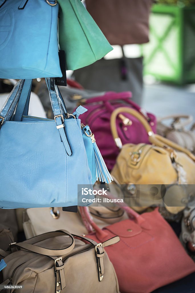 Taschen im street-Markt - Lizenzfrei Blau Stock-Foto