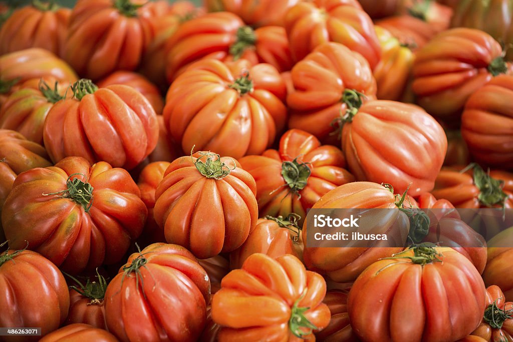 De carne de res o de tomate coeur de boeuf en street market - Foto de stock de Aire libre libre de derechos