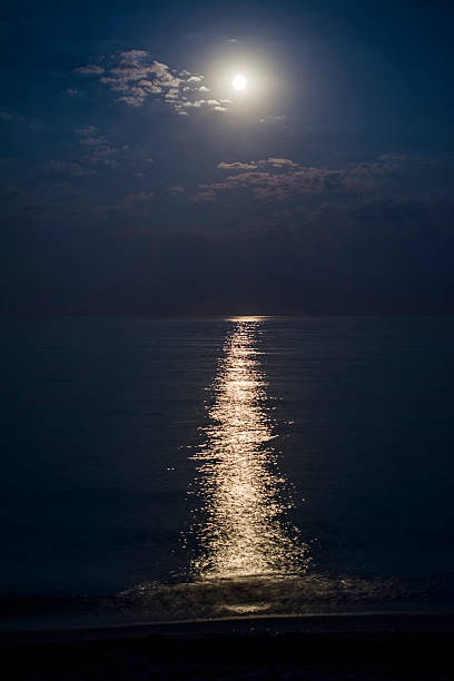 istock Amazing full moon over the sea 486268550