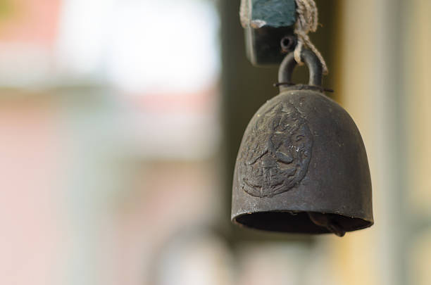 bell im tempel, thailand - iron asian culture buddhism buddha stock-fotos und bilder