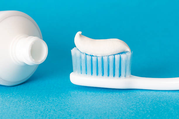 zahnbürste, zahnpasta - toothpaste stock-fotos und bilder