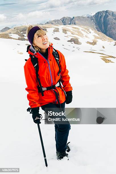 Inverno Salita - Fotografie stock e altre immagini di Adulto - Adulto, Alpinismo, Ambientazione esterna