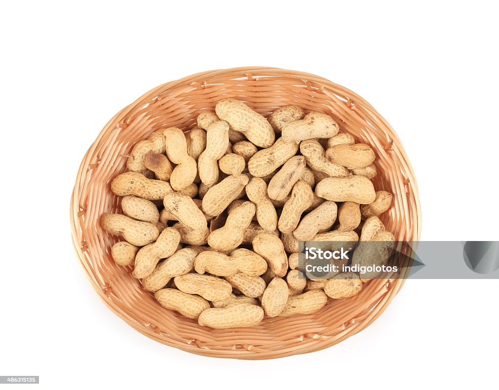 Panier plein de cacahuètes. - Photo de Aliment libre de droits