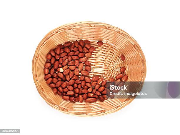 Cesto Cheio Com Uma Ninharia - Fotografias de stock e mais imagens de Amendoim - Alimento - Amendoim - Alimento, Amontoar, Arachis