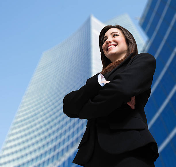 istock Businesswoman in front of a skyscraper 486327884