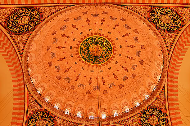 dentro de sultanahmet mesquita - looking through window individuality old architecture - fotografias e filmes do acervo
