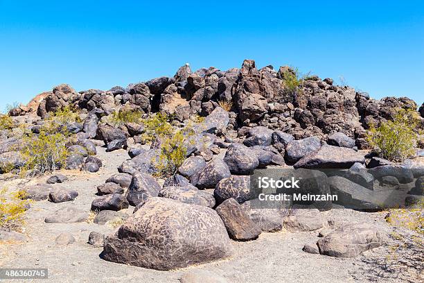 Petroglifos Centro Cerca De Gila Curva Arizona Foto de stock y más banco de imágenes de Antiguo - Antiguo, Arizona, Arqueología