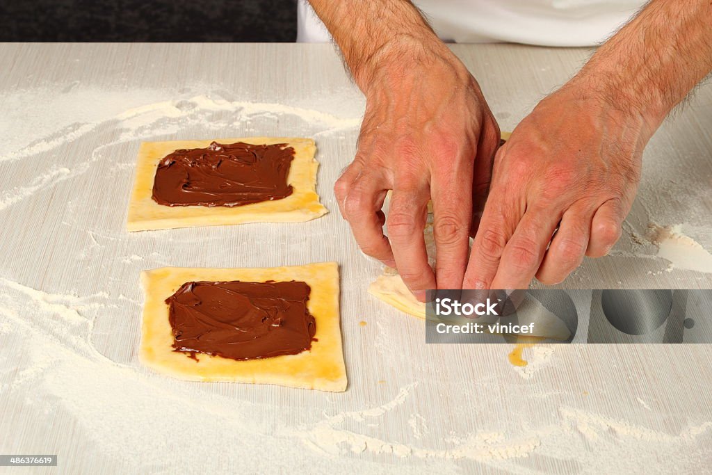 초콜릿 크루아상, 퍼프 패스트리로 - 로열티 프리 달콤한 롤빵 스톡 사진