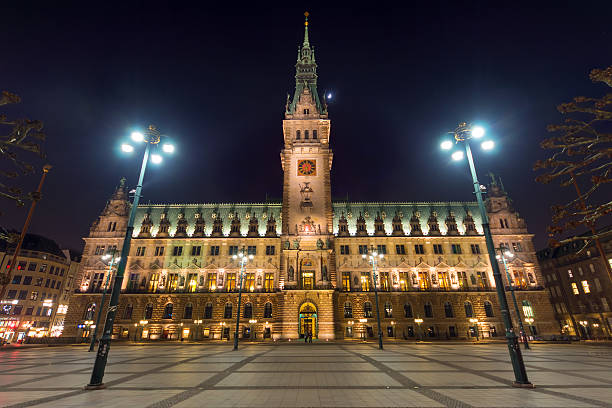 istock Hamburgs townhall at night 486389555