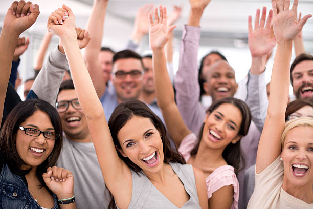 fête de fin d'année ! whoohoo - arms outstretched arms raised women winning photos et images de collection