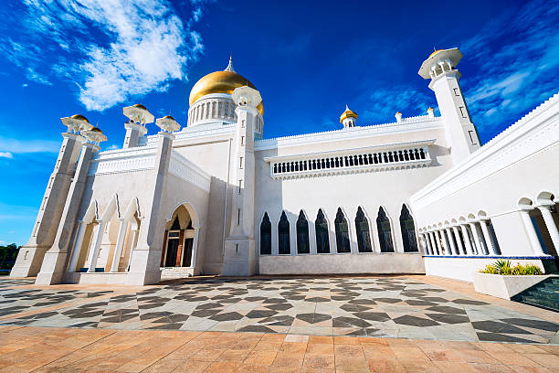 istock Sultan Omar Ali Saifuddin Mosque in Brunei 486397066