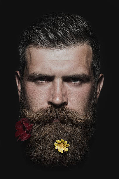 Mann mit 2 Blumen auf BART – Foto