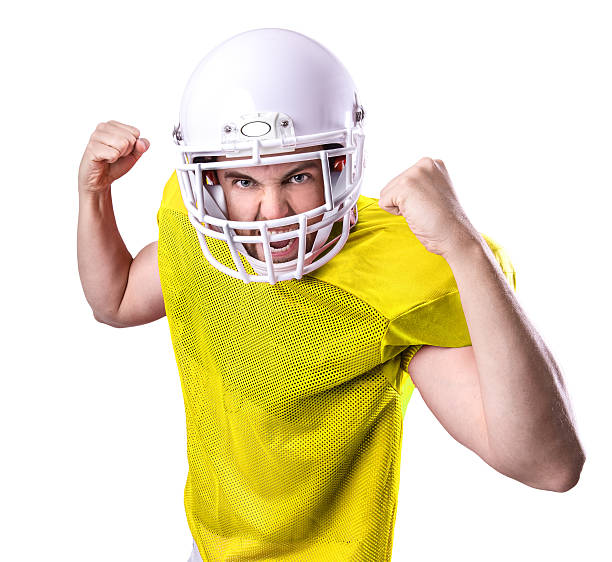 football-spieler auf gelben uniform, isoliert auf weißem hintergrund - football helmet american football yellow american football uniform stock-fotos und bilder