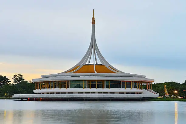 Rama IX Park is a large park built to commemorate King Bhumibol's 60th birthday on 5 December 1987. It covers 0.8 km² of land, a large portion of which is the water reservoir named Traphang Kaeo. The most distinctive building of the park is Ho Ratchamongkhon which is a gallery showing the king's biography and his royal projects. It also has a botanical garden and grass fields for recreational sports. This place is a public area.