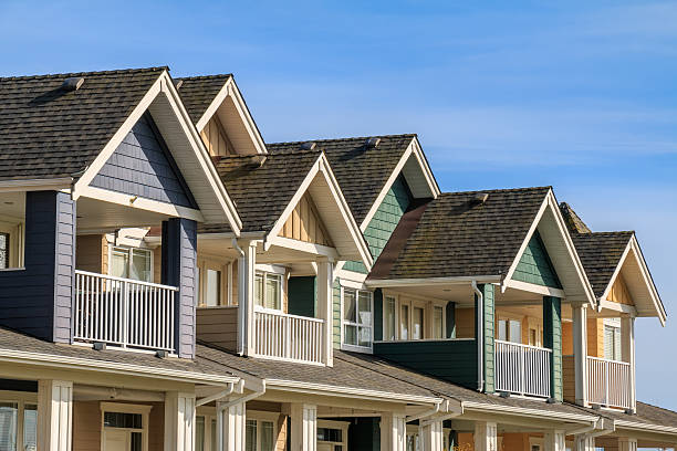 casas modernas - construction apartment house in a row imagens e fotografias de stock