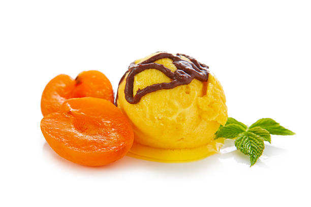 crème glacée avec abricot. - golden daisy photos et images de collection