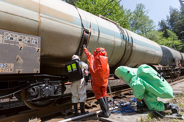 有毒物質酸 emergency team 列車事故 - chemical accident ストックフォトと画像