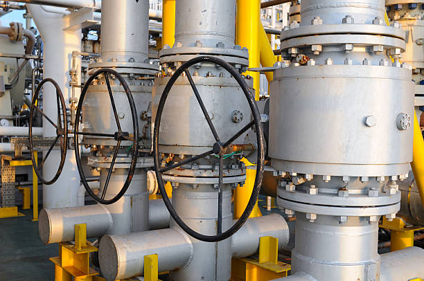 válvulas manual no processo. - water valve oil gas imagens e fotografias de stock