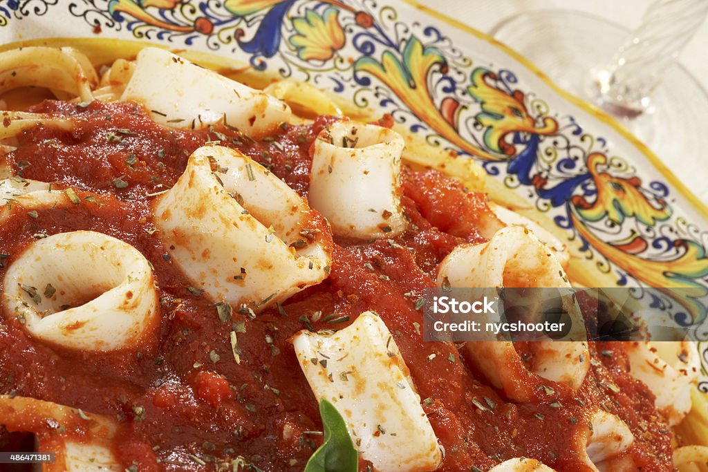 Calamar asadas durante Linguine Marinara - Foto de stock de Calamares libre de derechos