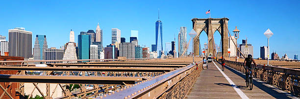 бруклинский мост нью-йорк городской пейзаж, - footpath lower manhattan horizontal new york city стоковые фото и изображения