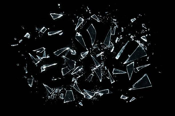 broken glass with sharp pieces over black - breekbaar stockfoto's en -beelden