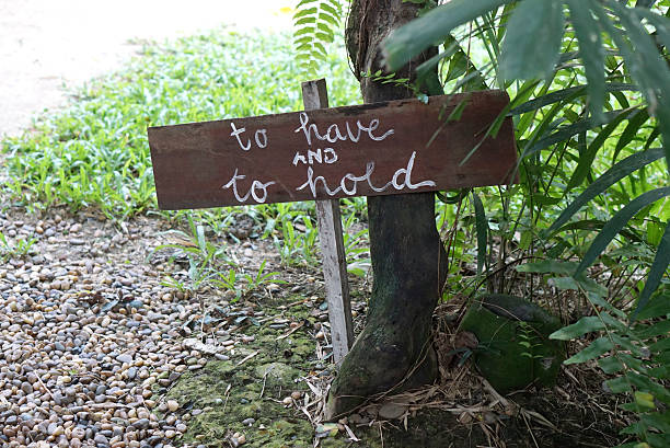 istock Quote signage at the tree 486495472