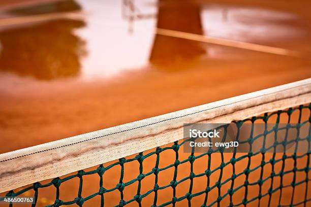 Foto de Quadra De Tênis Após A Chuva e mais fotos de stock de Estádio Roland Garros - Estádio Roland Garros, Atividade Recreativa, Barro