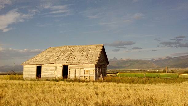 istock Old cabin in the mountains 486501737