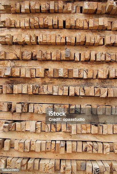 Stos Drewna - zdjęcia stockowe i więcej obrazów Bez ludzi - Bez ludzi, Biznes finanse i przemysł, Brązowy