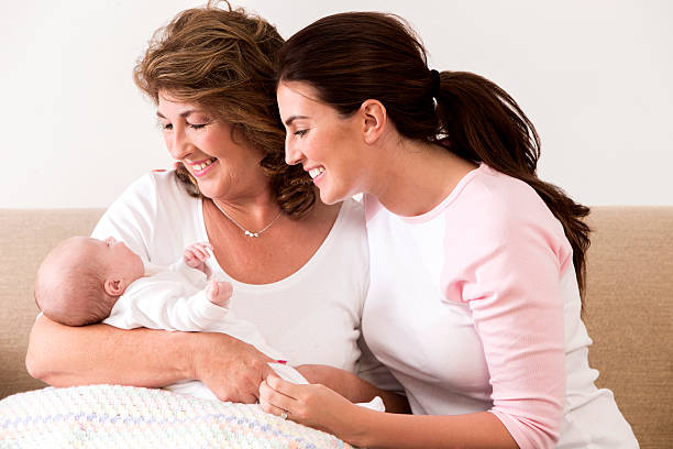 multi generazione donna - baby grandparent newborn grandmother foto e immagini stock