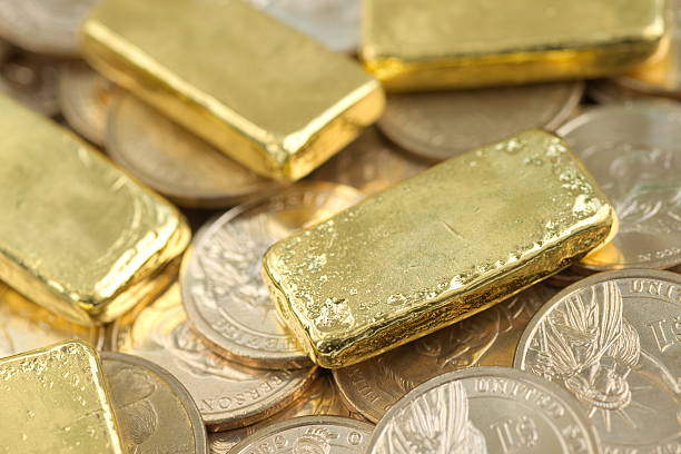 złote monety dolara bar na - gold ingot coin bullion zdjęcia i obrazy z banku zdjęć