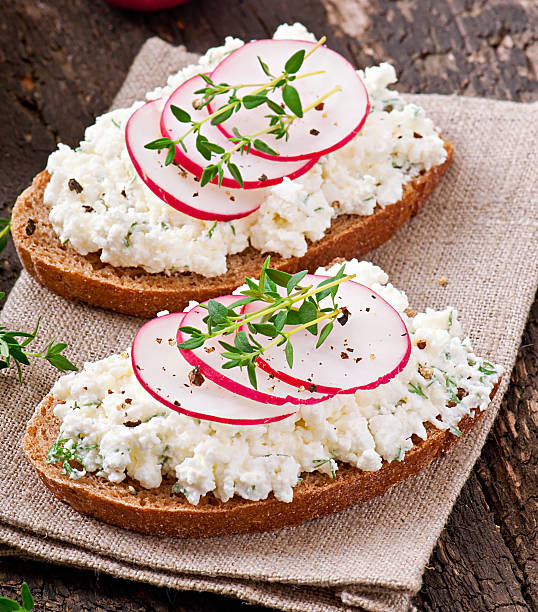 istock Sandwich with cottage cheese, radish, black pepper and thyme 486522317