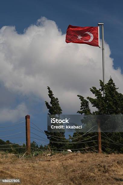 Турецкий Флаг — стоковые фотографии и другие картинки Азия - Азия, Без людей, Вертикальный
