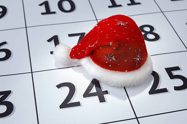 istock Santa Claus cap and calendar 486532118