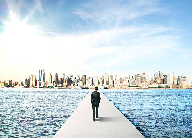 istock businessman to city 486542182