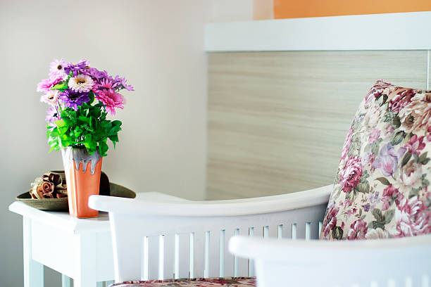 花の装飾、明るいリビングルーム - bedroom authority domestic room luxury ストックフォトと画像