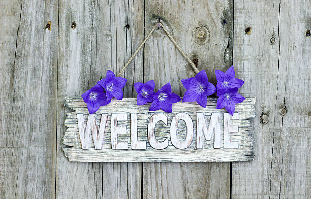 istock Welcome sign with purple flowers 486559168