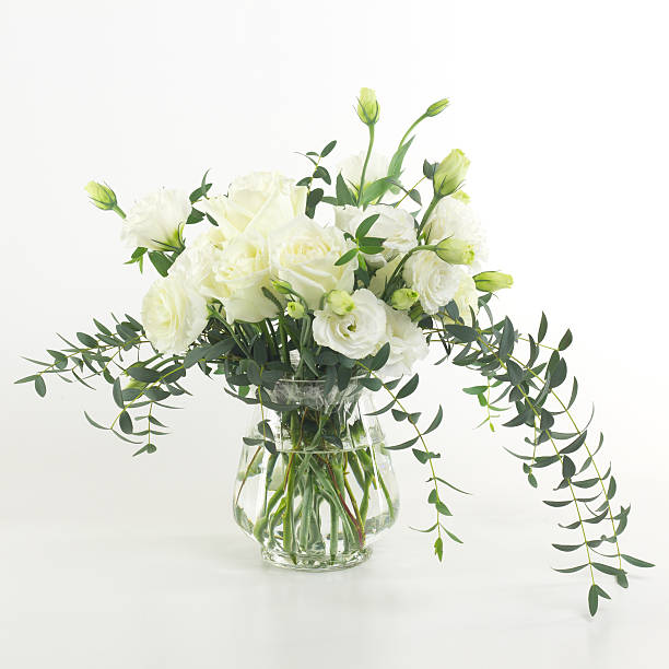 istock flowers in vase isolated. 486560548