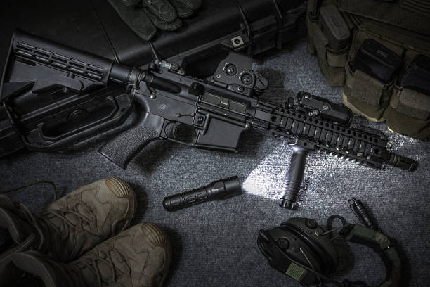 assult rifle - tactical flashlight foto e immagini stock