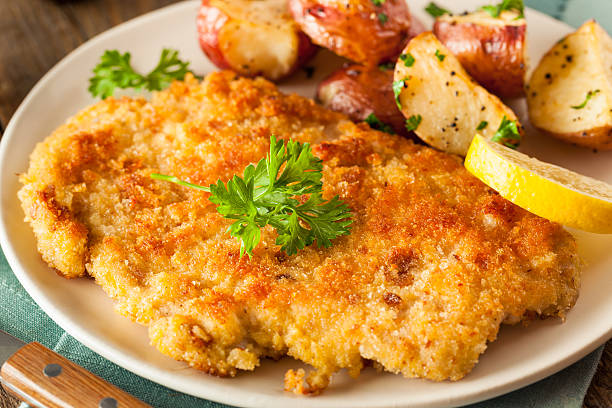 cotoletta tedesco weiner schnitzel fatti in casa - weiner schnitzel foto e immagini stock