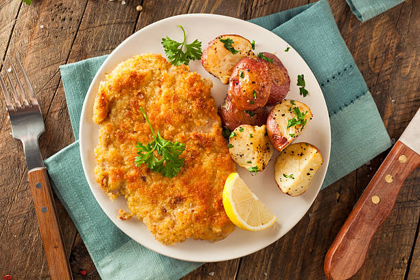 cotoletta tedesco weiner schnitzel fatti in casa - viennese schnitzel foto e immagini stock